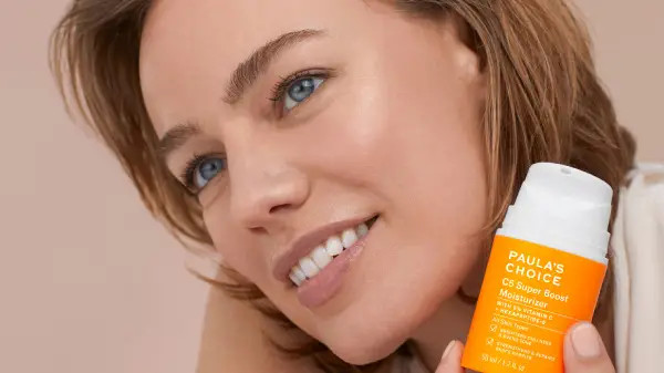 alt text: Hình ảnh minh họa về việc kết hợp Ceramide và Vitamin C trong các sản phẩm chăm sóc da.