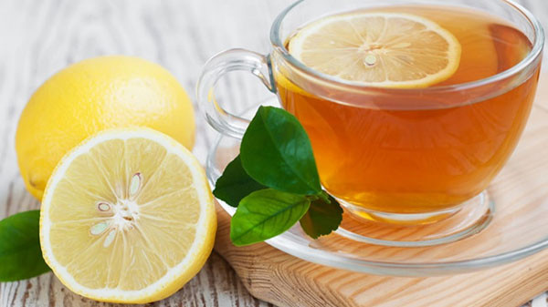Làm mờ thâm mắt bằng mật ong và nước cốt chanh