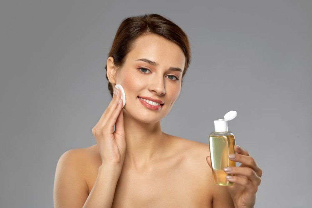 Cân bằng pH cho da bằng toner