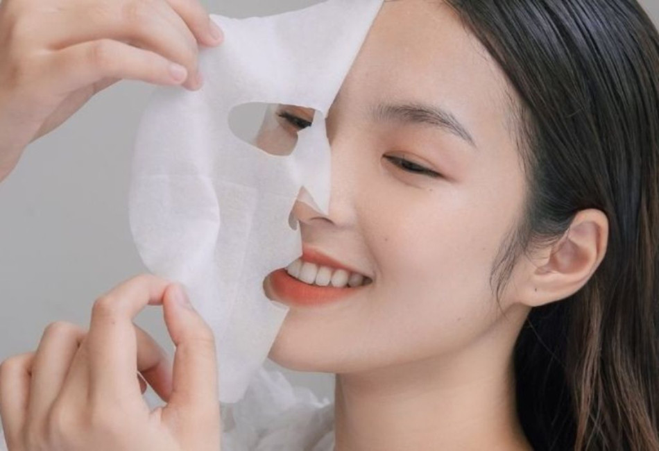 Đắp mặt nạ cấp ẩm