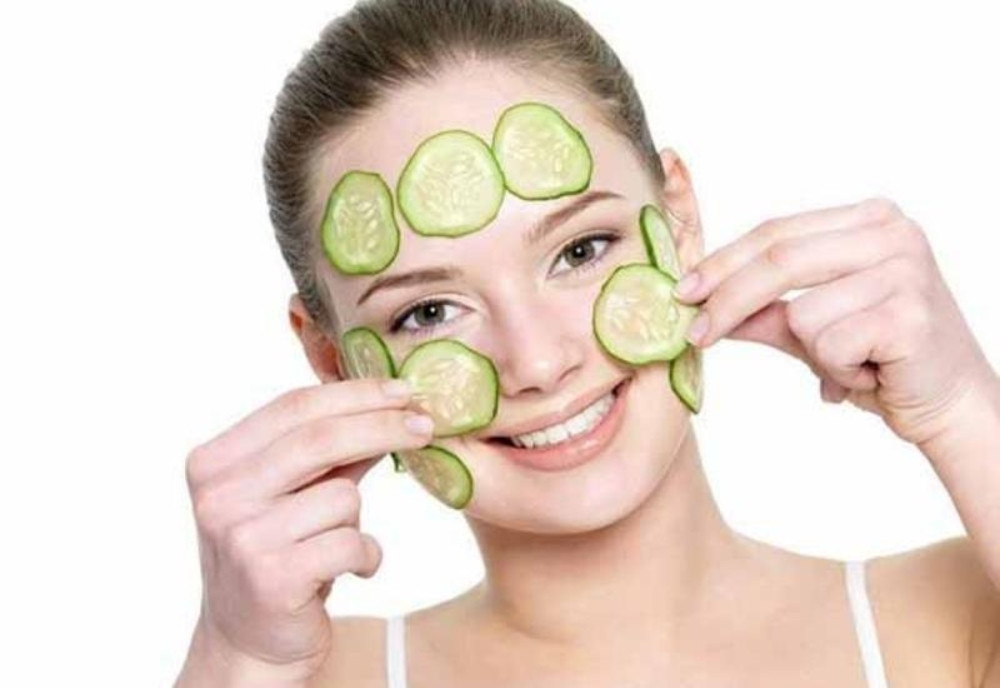 Đắp mặt nạ dưa leo giúp dưỡng trắng da ở tuổi dậy thì an toàn