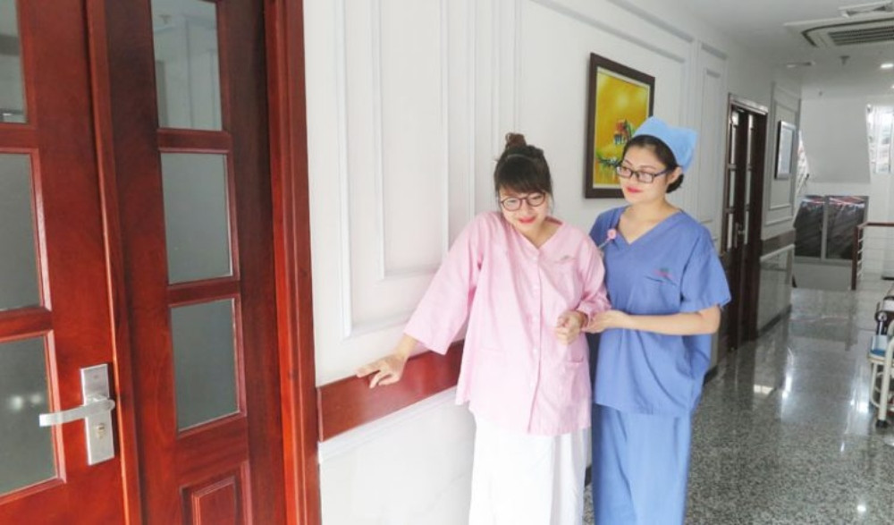 Đi bộ nhẹ nhàng giúp tăng cường sức khỏe, kích thích cơ bắp và cải thiện tâm trạng