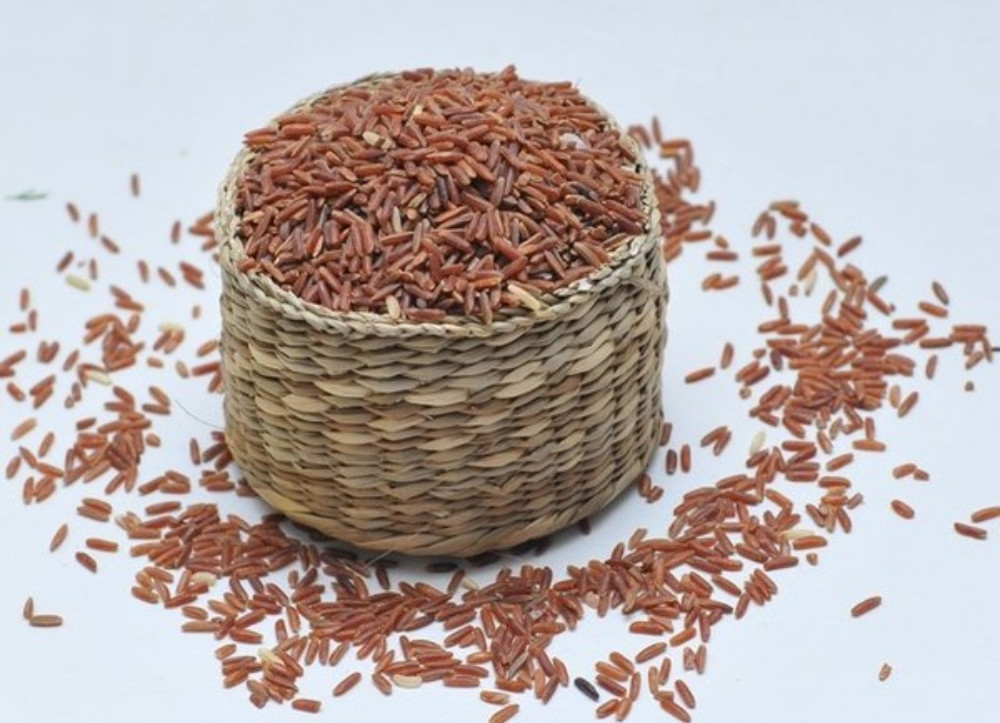 Gạo lứt đỏ giúp cung cấp các vitamin và khoáng chất cho cơ thể
