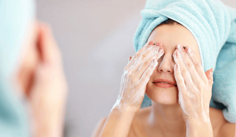 Giữ cho da sạch sẽ mà không gây tổn thương cấu trúc da.