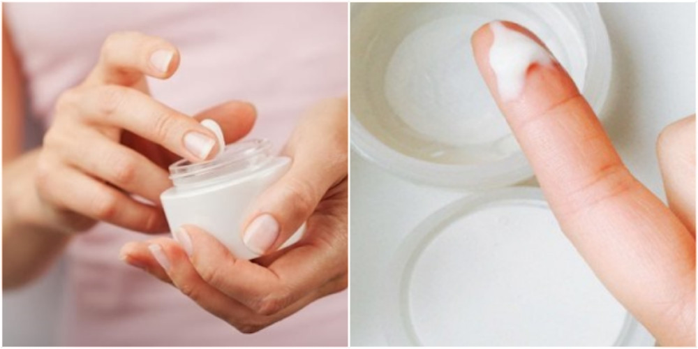 Lấy một lượng kem dưỡng da vừa đủ ra tay