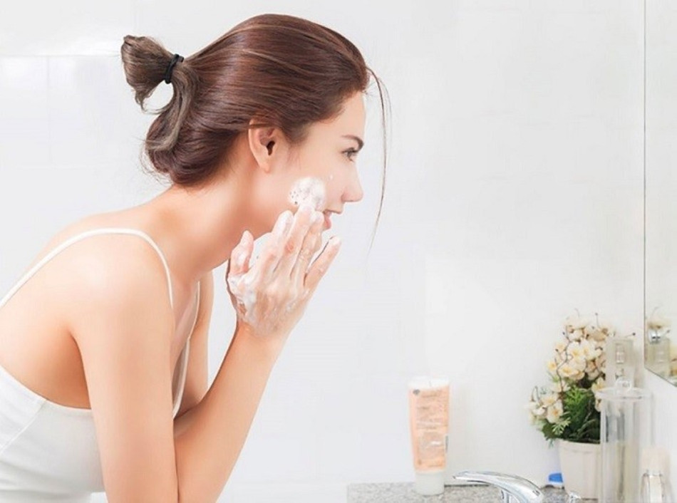 Lưu ý khi dùng sữa rửa mặt để hạn chế tối đa tình trạng bắt nắng