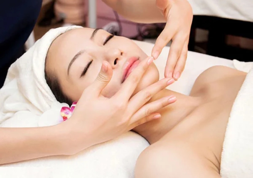 Massage da thường xuyên giúp da căng mọng, đàn hồi và kích thích tái tạo tế bào da mới