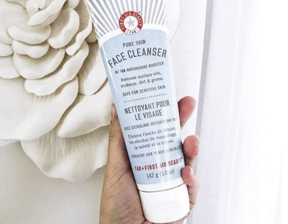 Sữa rửa mặt First Aid Beauty Face Cleanser cho da nhạy cảm