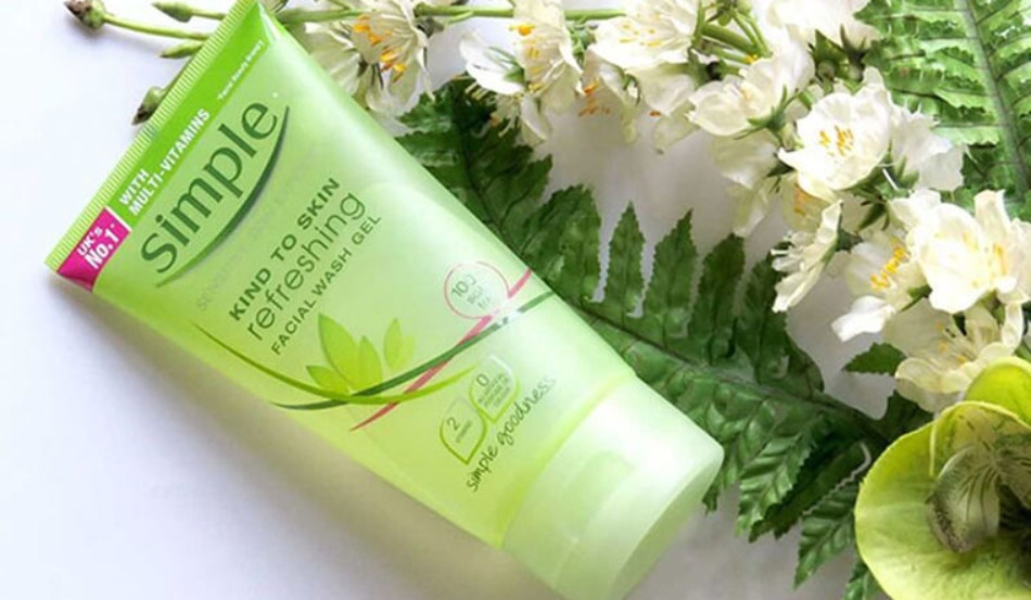 Sữa rửa mặt Simple Kind to Skin