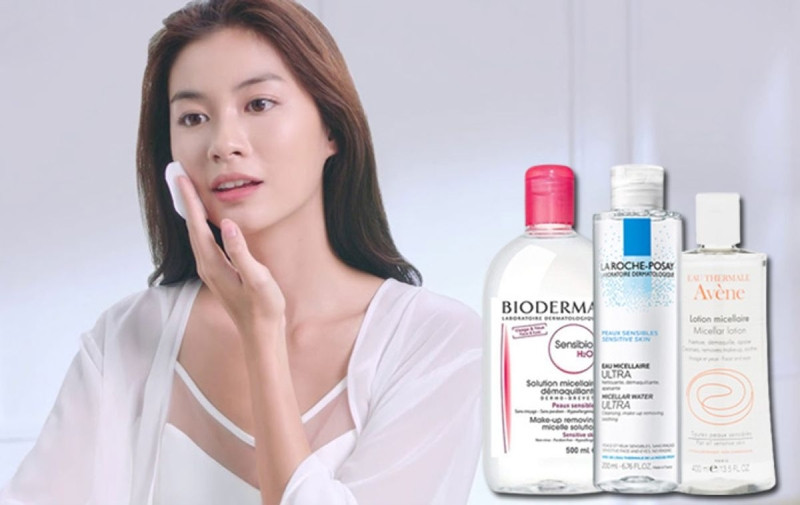 Tẩy trang nhẹ nhàng để tránh gây kích ứng và làm tổn thương da.