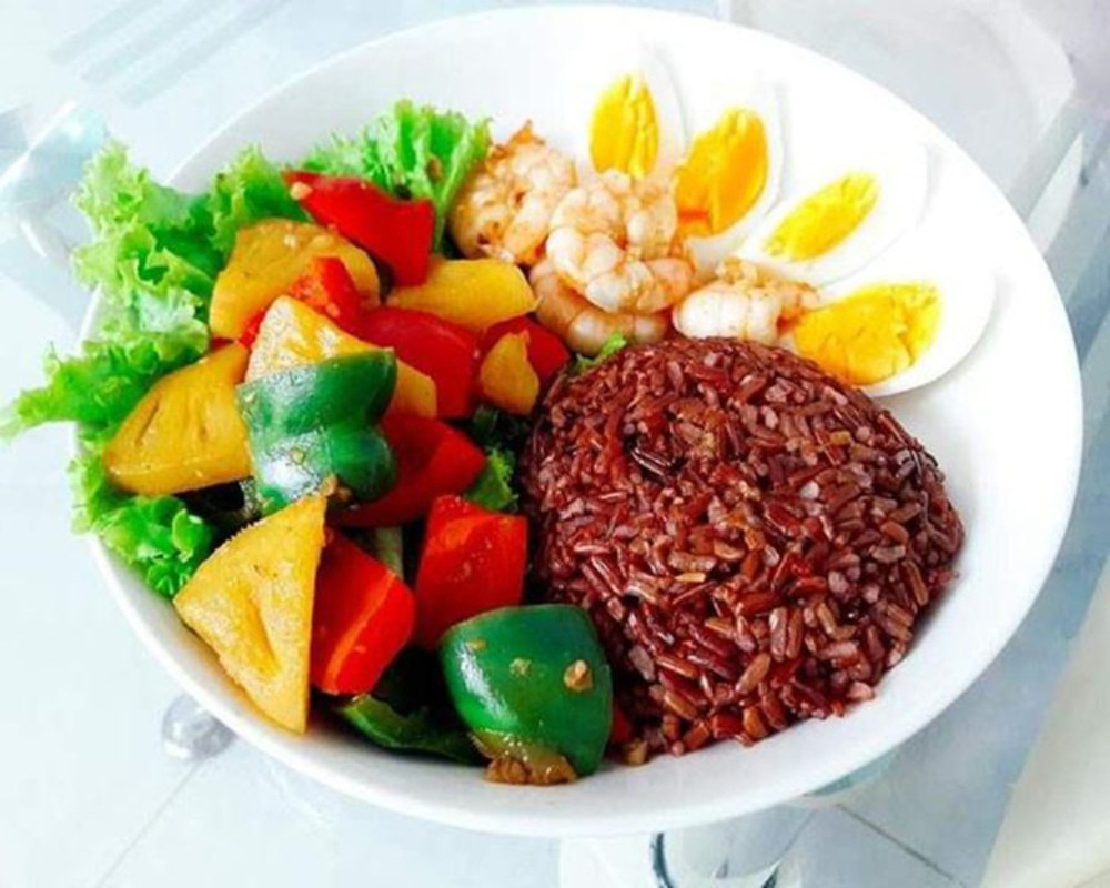 Thưởng thức cơm gạo lứt đỏ với những món ăn yêu thích