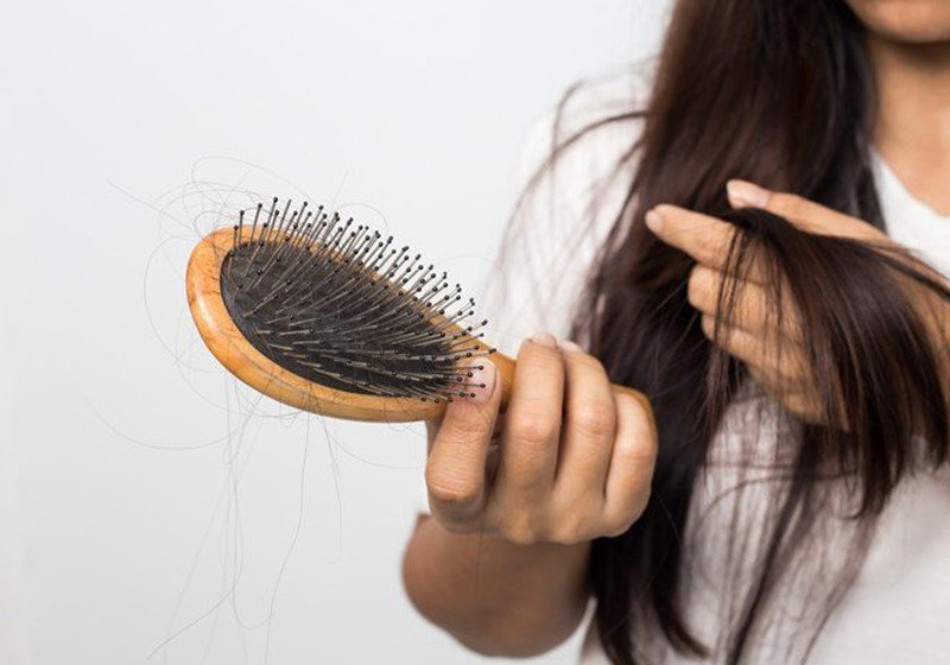 Tóc yếu và dễ gãy rụng khi dùng sữa tắm để gội đầu