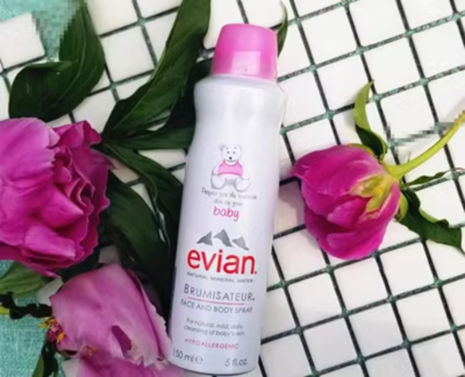 Xịt khoáng cho mặt và body Evian Baby Face And Body