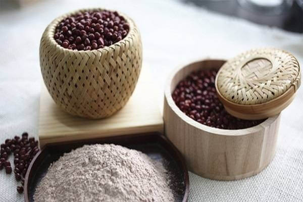 Bột đậu đỏ chứa những hợp chất giúp trắng da an toàn