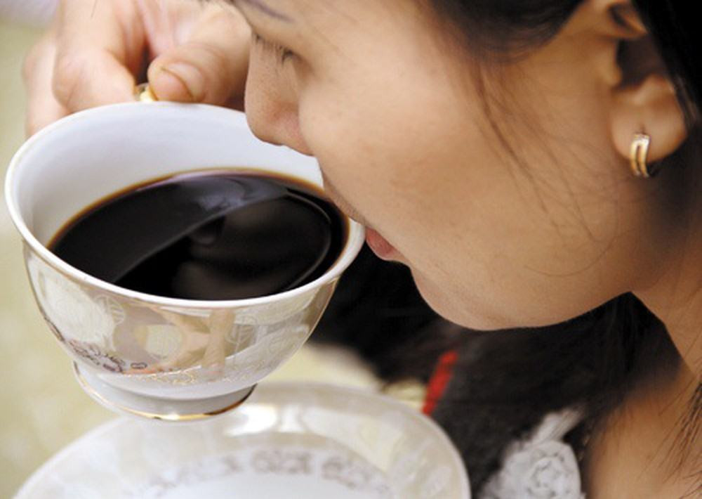 Không nên uống cafe vào buổi tối