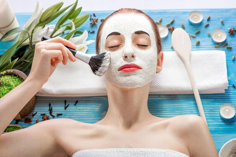 Lưu Ý Quan Trọng Khi Đắp Mặt Nạ Đất Sét Để Đảm Bảo An Toàn Cho Da