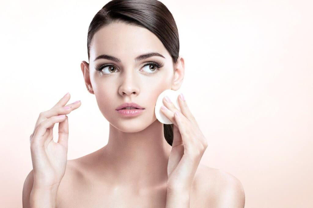 Bật Mí Những Cách Chăm Sóc Da Mềm Mịn Cho Người Hay Trang Điểm