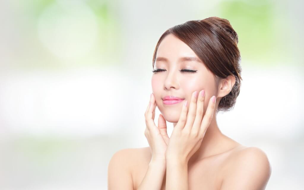Sử dụng mỹ phẩm chăm sóc da hợp lý để duy trì sắc diện